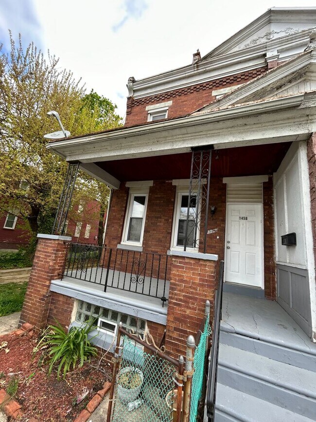 Building Photo - 1458 Kenwood Ave