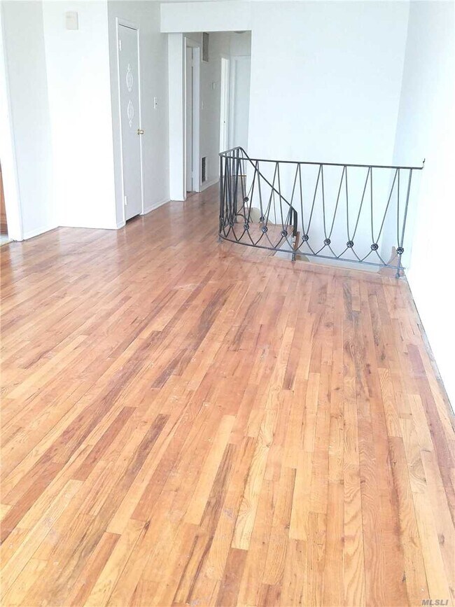 Foto del edificio - 214-06 16th Ave