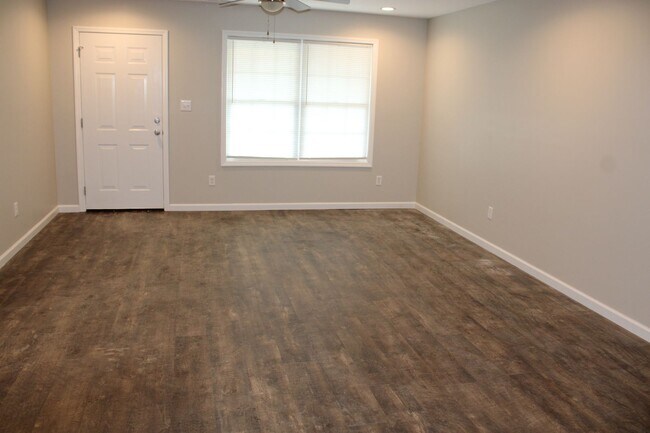 Foto del edificio - Great duplex on quiet street! Easy access ...