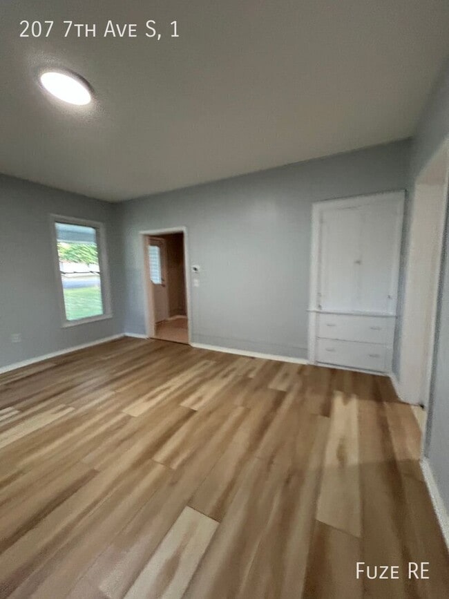 Building Photo - 207 7th Ave S