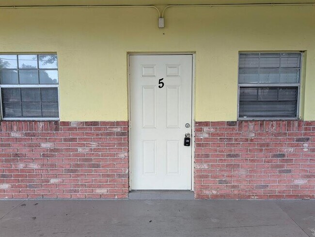 Foto del edificio - 3800 Riverside Dr