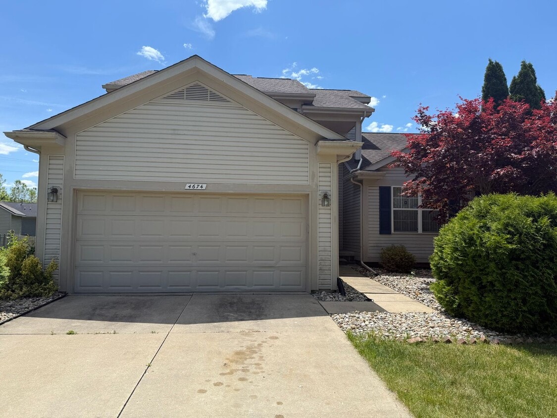 Large 2 Story home with 3 Bedrooms, 2.5 baths, hardwood floors, office and finished basement - Large 2 Story home with 3 Bedrooms, 2.5 baths, hardwood floors, office and finished basement