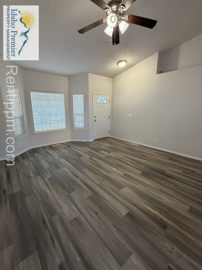 Building Photo - 2200 E Grapewood Dr