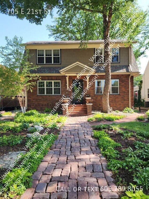 Foto principal - 705 E 21st St