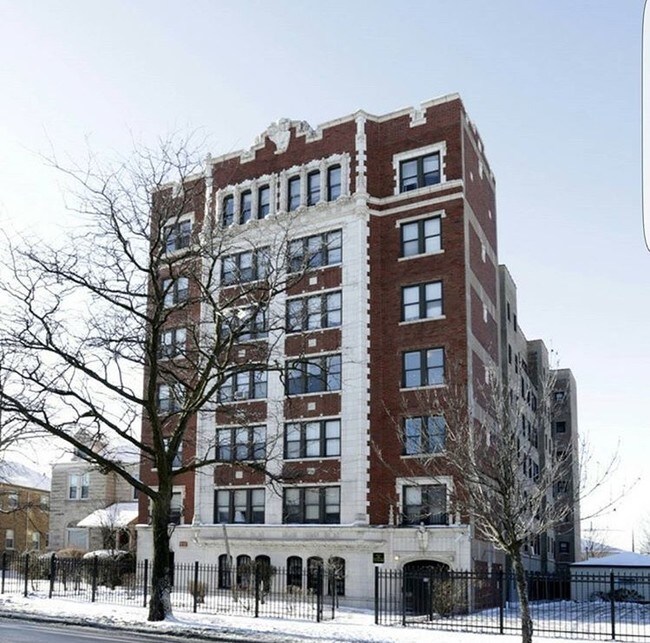 Building-Front - 7456 S South Shore Dr