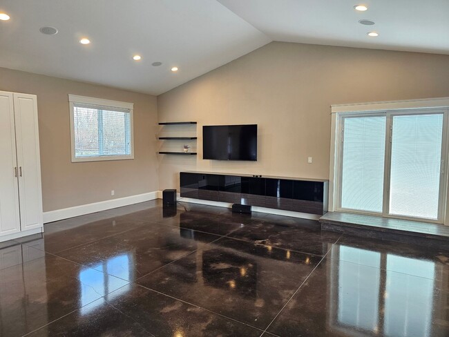 Building Photo - 10203A White Birch Lane, Island City, Oreg...