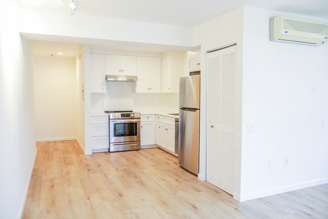 Primary Photo - 135 W Napa St