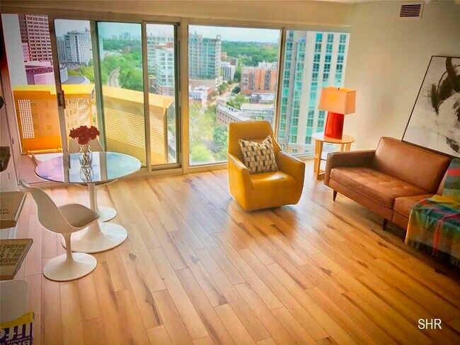 Foto del edificio - 1720 Maple Ave