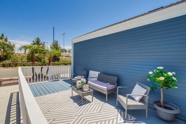 Building Photo - 3 Bedroom Single Story Home in Vista, Avai...