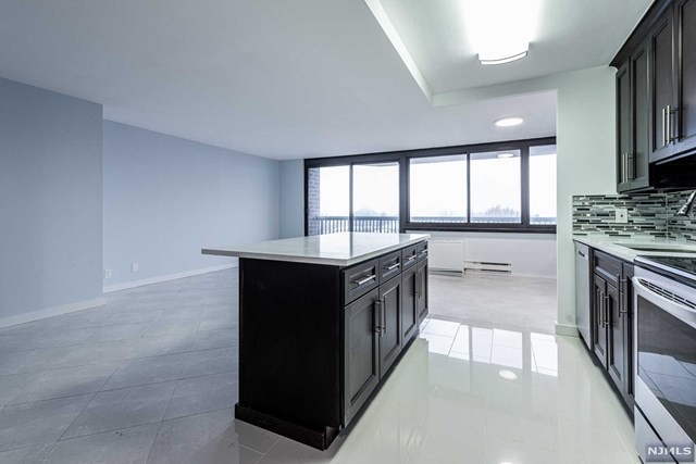 Foto del edificio - 770 Anderson Ave
