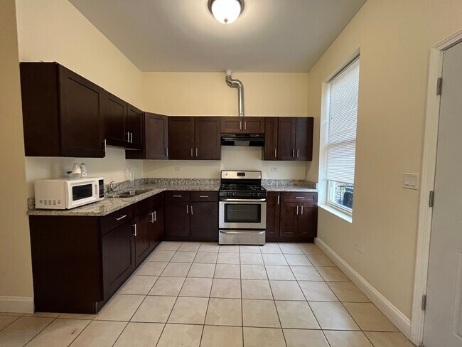 Foto del edificio - 2638 W Adams St