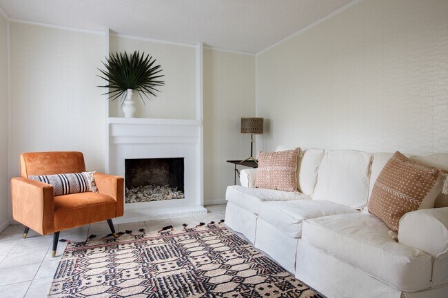 Building Photo - Move-In Ready! Fully Furnished 3-Bedroom, ...