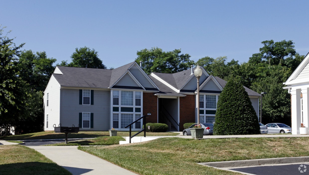Building Photo - Kings Grant Apartments 55+