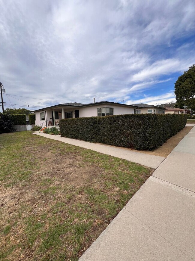 Building Photo - 235 Lynn Dr