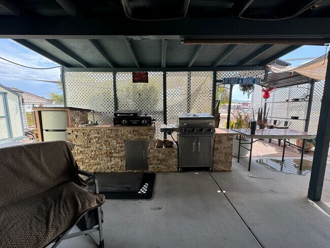 Foto del edificio - 3Br Furnished Vacation Home with addl lot with RV Hookups Utilities Included