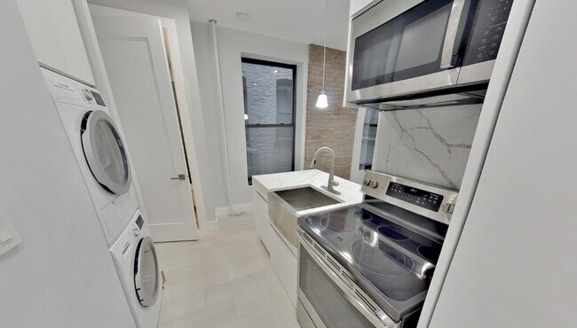 Foto del edificio - 336 E 18th St