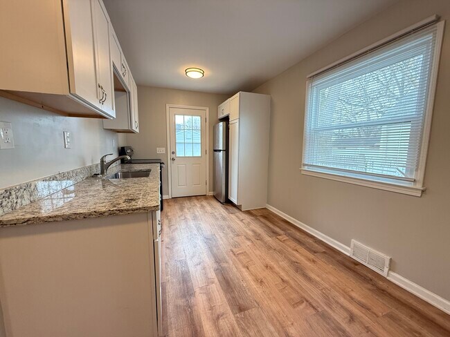 Foto del edificio - 14310 Hobart Ave