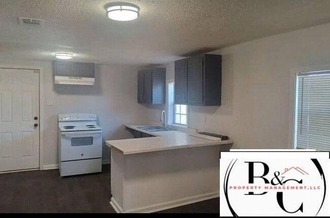 Building Photo - 2605 W 34th Ave