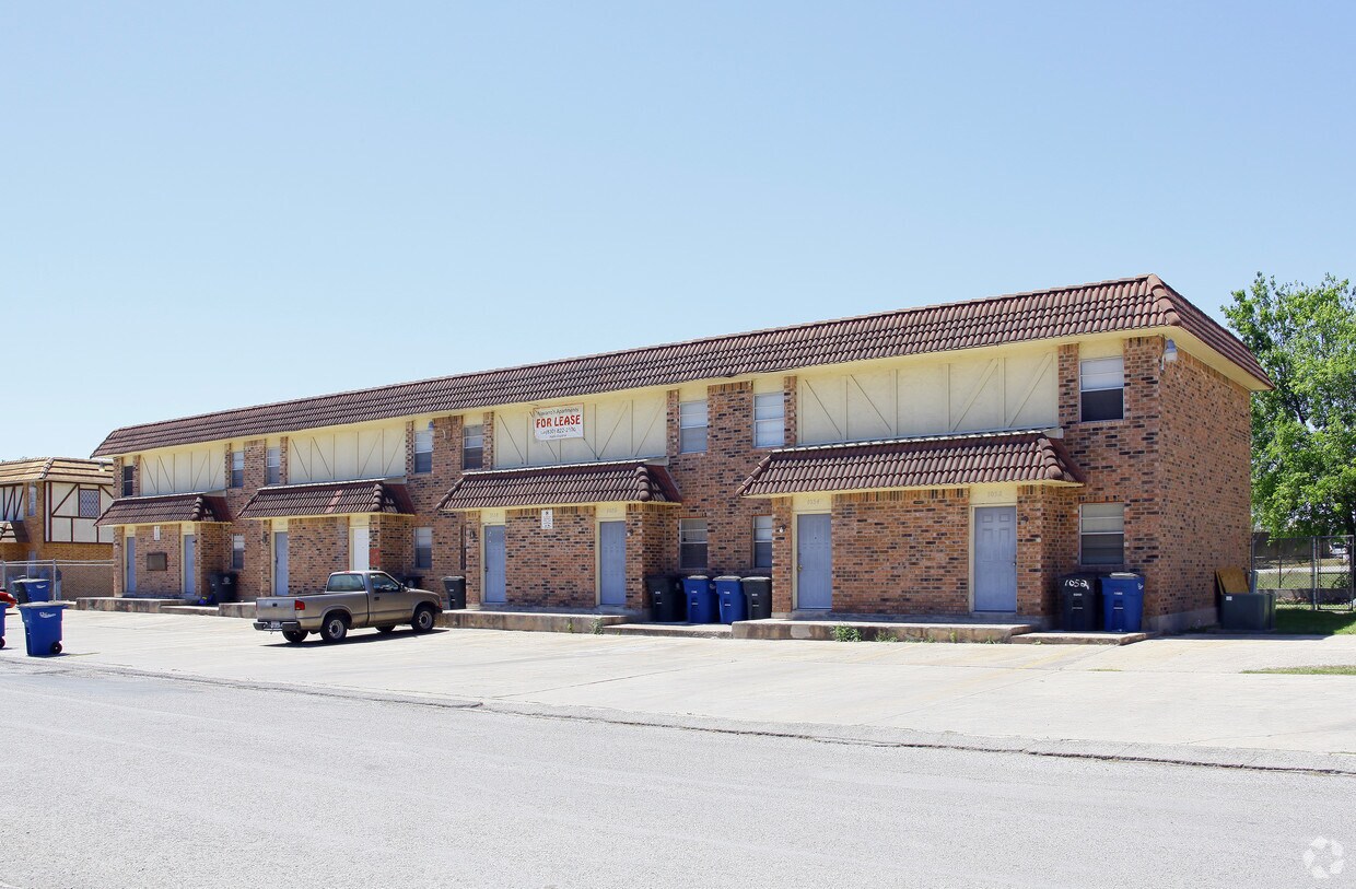 Building Photo - 1052 Linde Ave