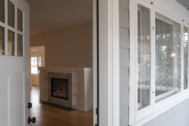 Front entrance into living room. - 715 E Lakeside Ave