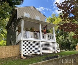 Building Photo - 601 Jackson St