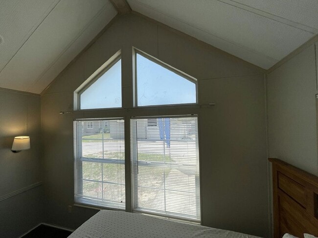 Foto del edificio - 36014 Sand Rd