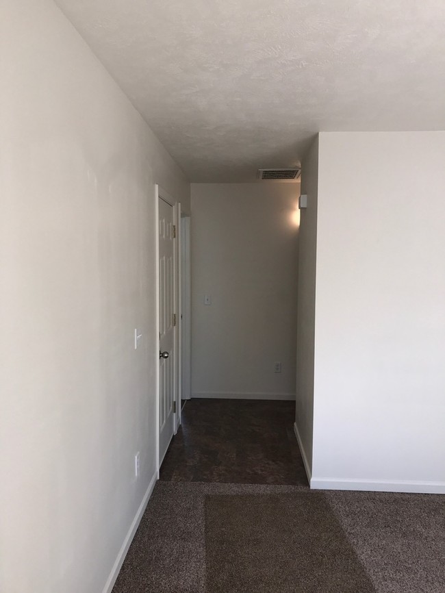 Building Photo - New 3 bed/1 bath duplex for rent!