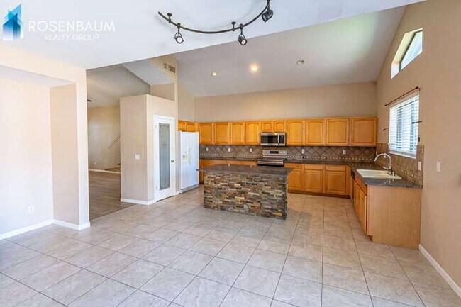 Building Photo - Beautifully charming 4-beds, 3-baths two-story home in the desirable Estrella Park community!