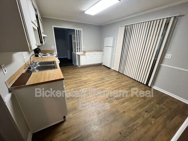 Building Photo - 6620 Cove Cir