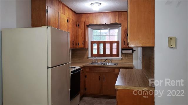 Building Photo - 821 Brookwood Dr