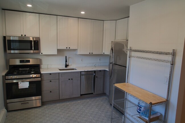 Kitchen - 364 Westwood Ave