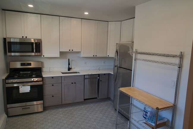 Kitchen - 364 Westwood Ave