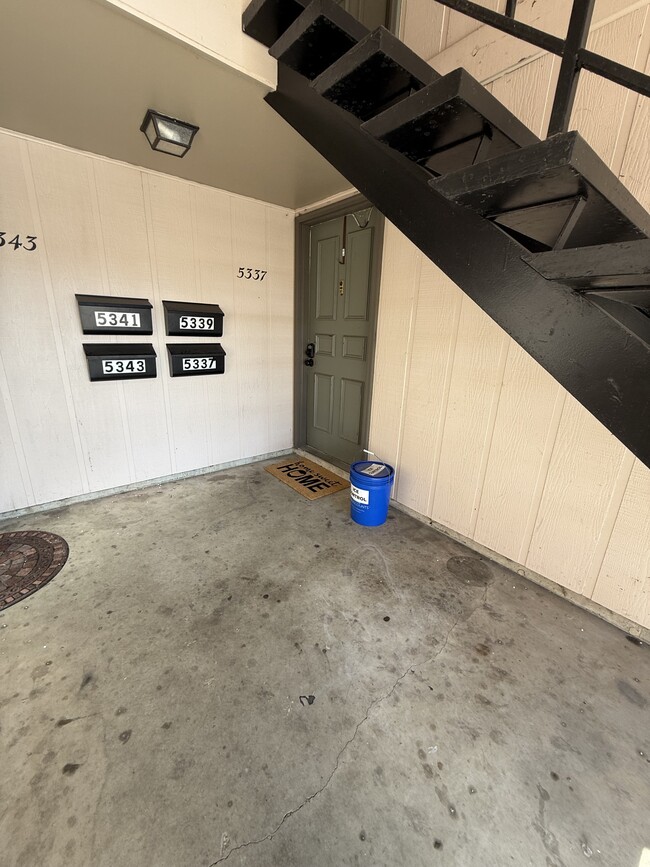 Building Photo - 5337 Dunmore Dr