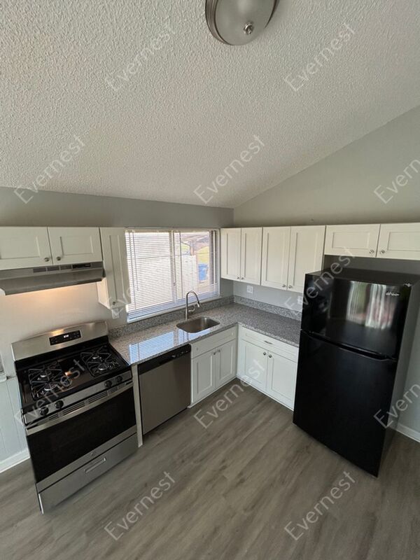 Foto del edificio - 2684 Blue Heron Dr