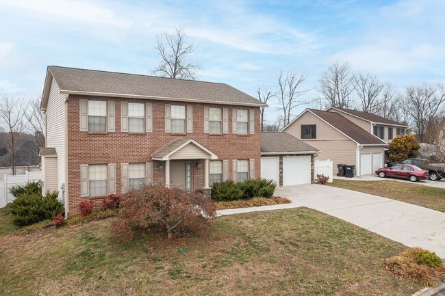 Building Photo - Knoxville 37932 - 3 bedroom, 2.5 bath home...