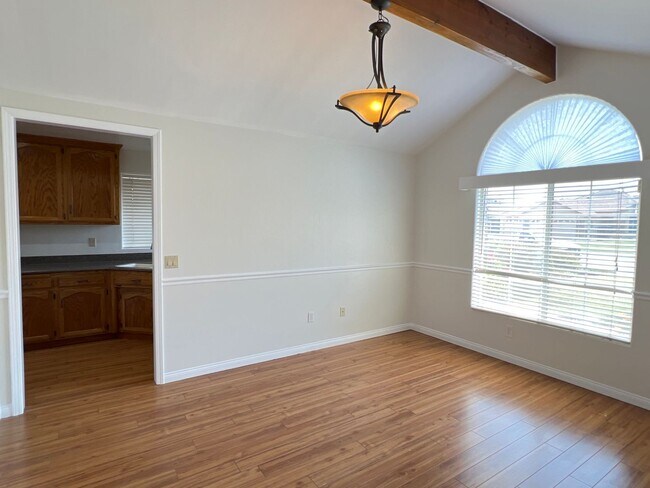 Building Photo - Northwest Bakersfield Home