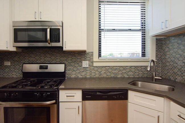 Foto del edificio - 2328 N Rockwell St