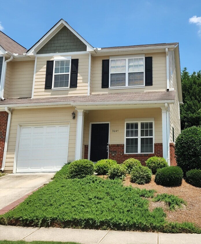 Foto principal - 3045 Cedar Glade Ln