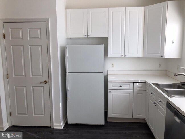 Building Photo - 4200 Mozart Brigade Ln