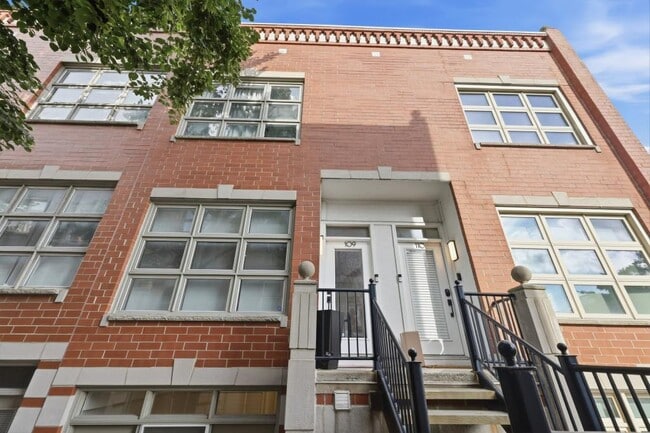 Building Photo - 855 W Erie St