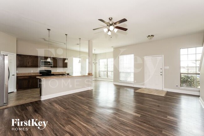 Foto del edificio - 15635 Gatsby Ln