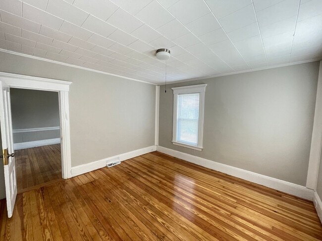 Building Photo - 336 Amherst St