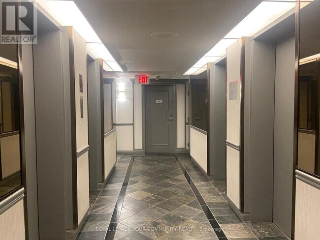 Photo du bâtiment - 633-1633 Bay St.