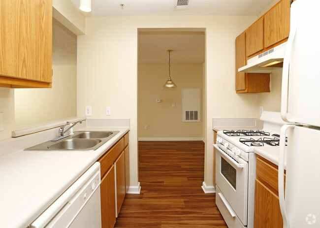 2HAB, 2BA - 938sf- Cocina - Forest Glen Apartments