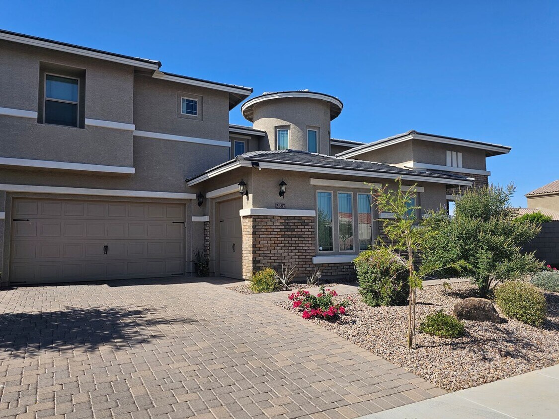 Foto principal - Spacious 4584 sq ft Home in Adora Trails!