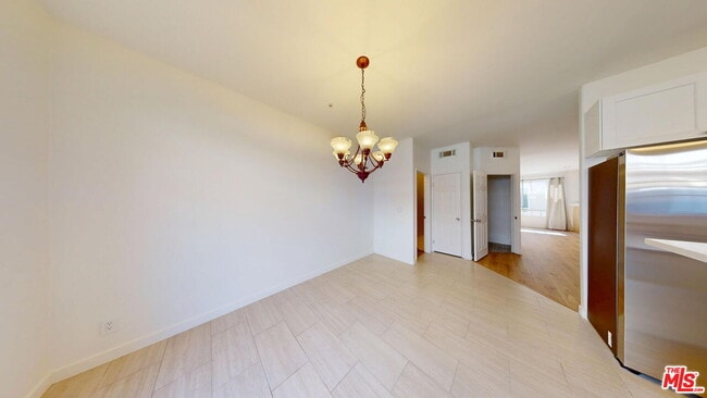 Foto del edificio - 18347 Saticoy St