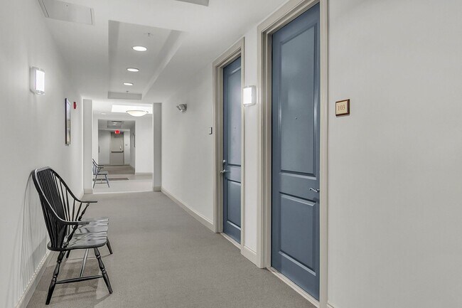 Foto del edificio - 200 River Landing Dr