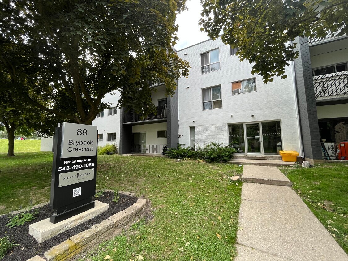 Photo principale - 6, 16, 32 & 88 Brybeck Cres.