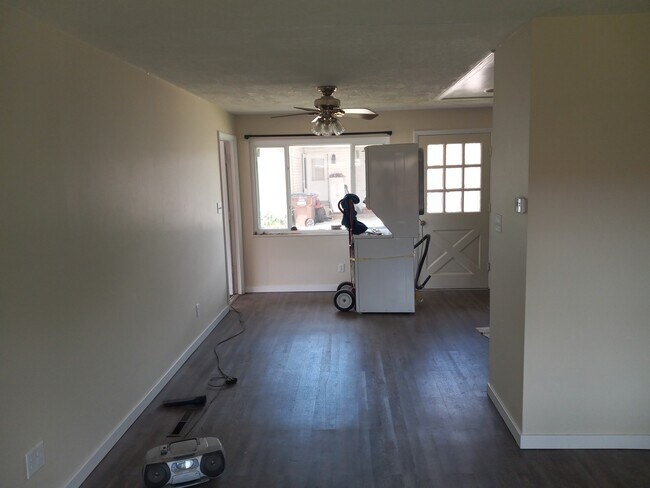 Foto del edificio - 3856 Longridge Dr