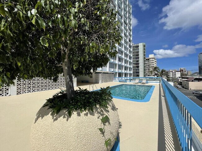 Building Photo - KAPIOLANI TERRACE studio, pkg, sec, A/C, l...